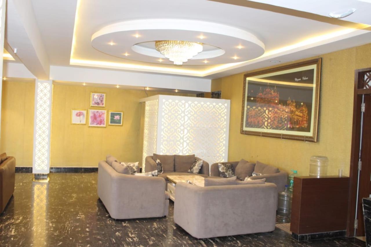 Villa Grand Milestone Mysore Exterior foto